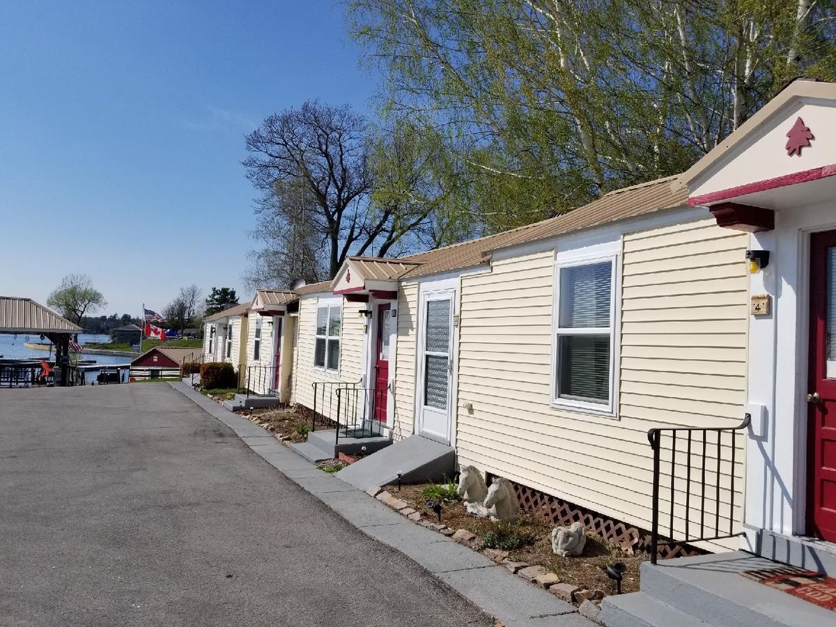 Motel Hills Motor Court & Marina Alexandria Bay Esterno foto